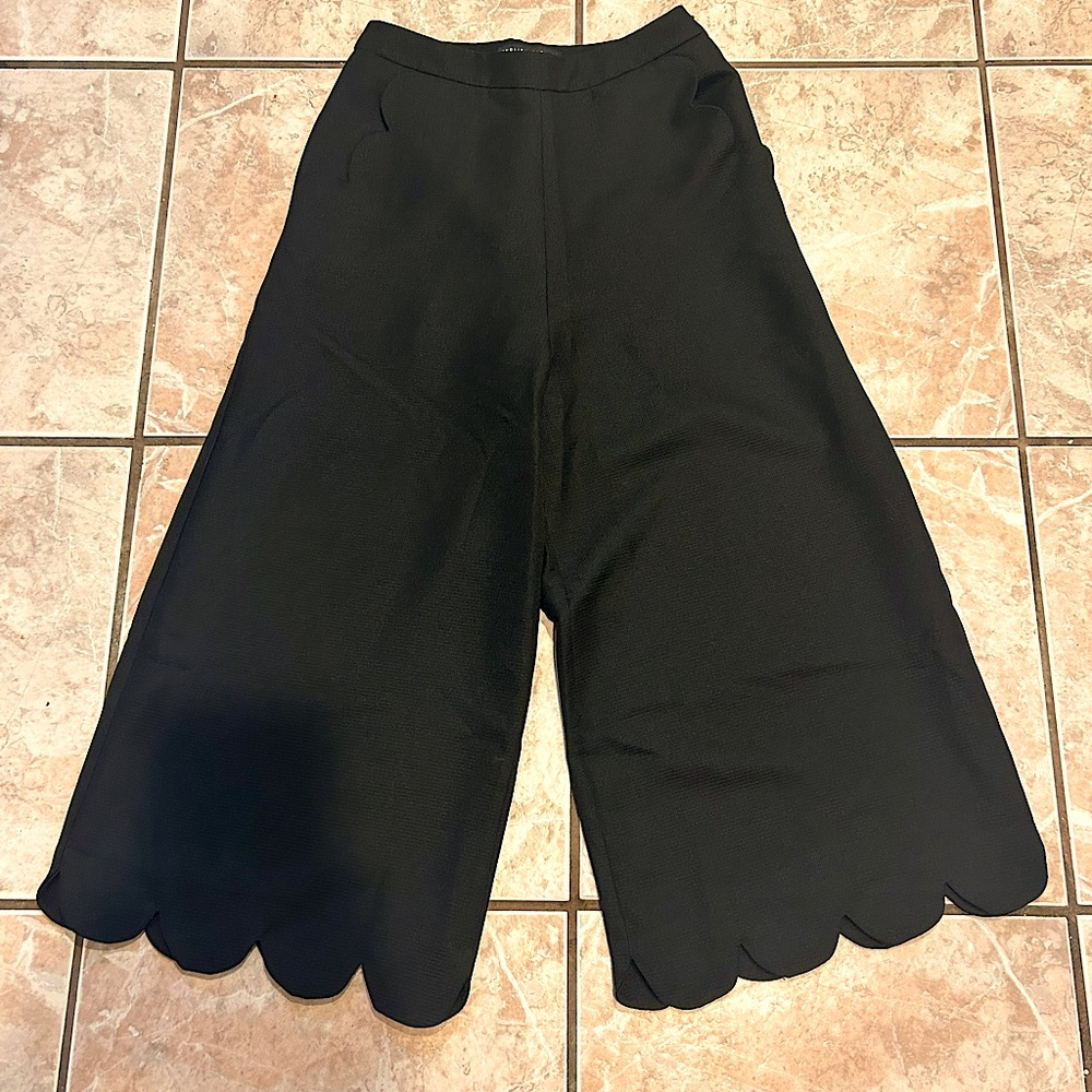 ENGLISH FACTORY SCALLOPED CROP WIDE LEG TROUSERS BLACK SLACKS